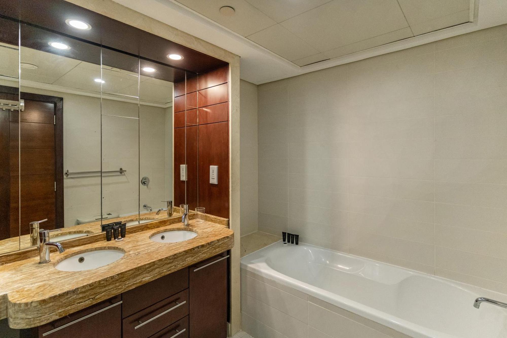 Chic 2Br Apartment, Prime Location Near Dubai Mall - Allsopp&Allsopp Exteriér fotografie